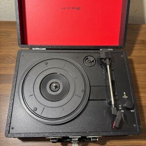 Hype Portable USB Vinyl Record Player Briefcase Turntable HY-2004-BCT Black